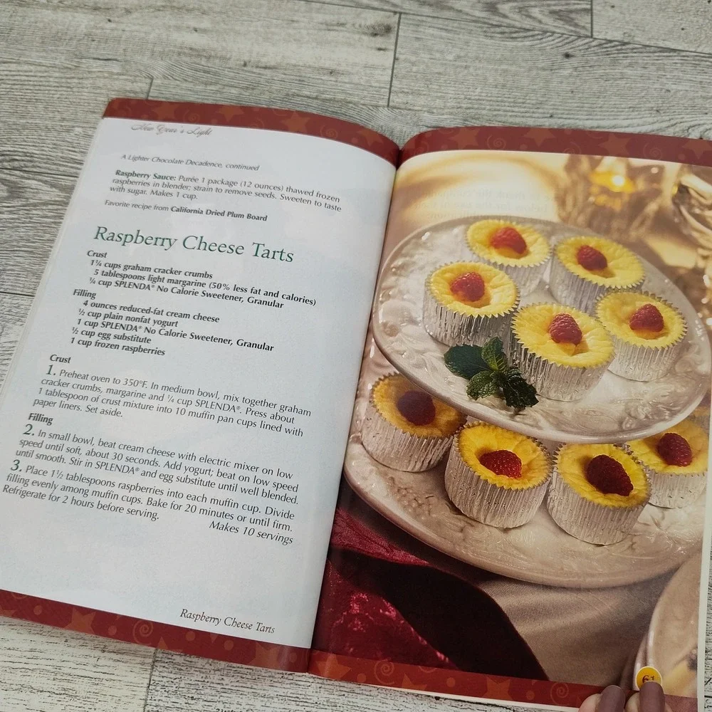 Holiday Desserts Cookbook Booklet 2005‎ Vintage Y2K Baking Treats Recipes